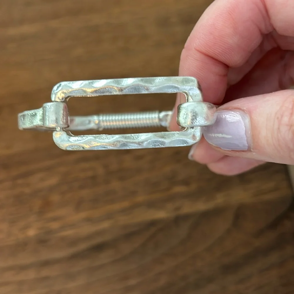 Hammered silver adjustable bracelet-EUC - Picture 2 of 4